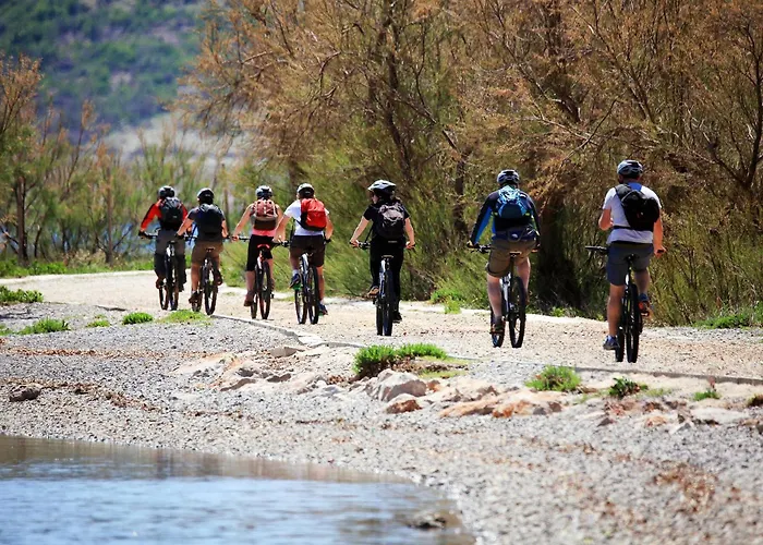 Rajna 2* Стариград-Пакленица