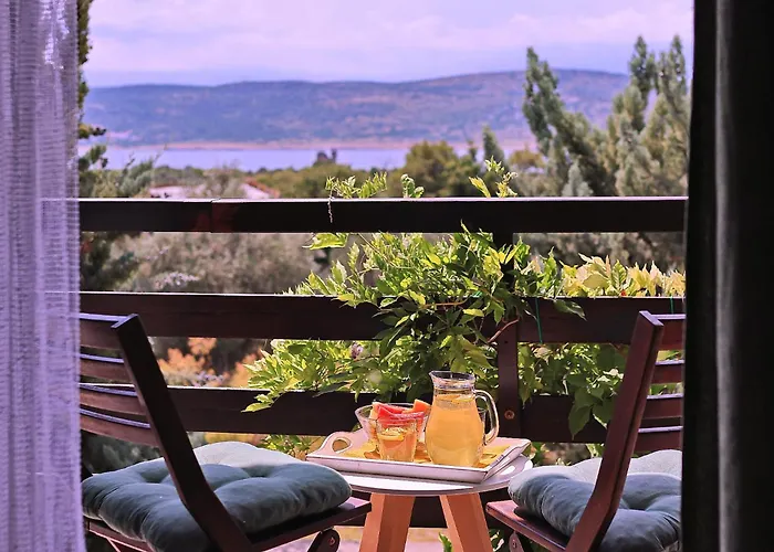 Rajna 2* Стариград-Пакленица